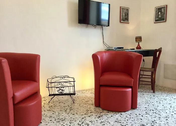 Re Borbone 公寓 切法卢